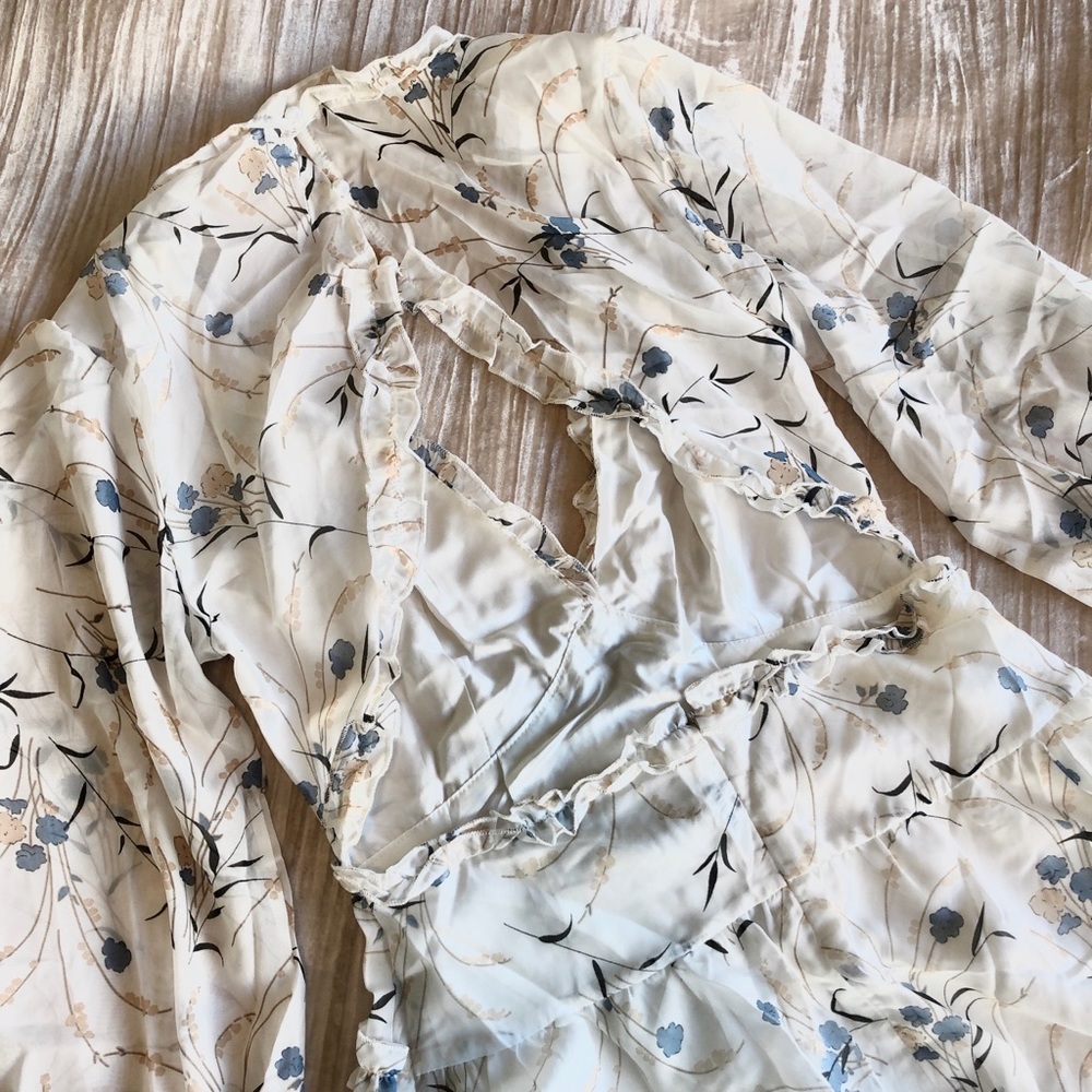 ๐HP๐ Boho Ruffle Floral Backless Mini Dress (M) - Picture 5 of 6